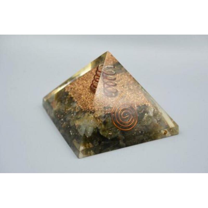 Zwarte Toermalijn Orgoniet pyramide - 7 x 5,5 cm