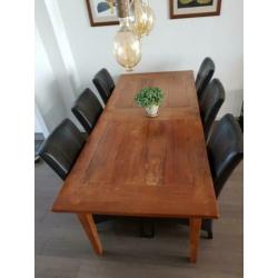 Eettafel van teakhout