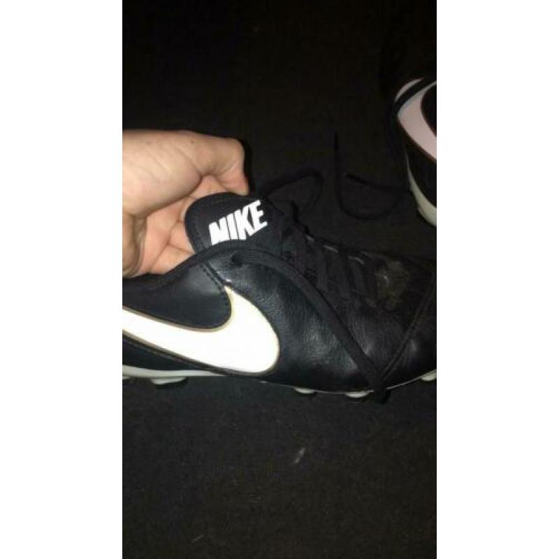 Voetbal schoenen nike maat 38