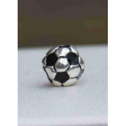 Voetbal bedel van Pandora met zwart emaille 790406
