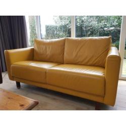 Te koop 2-zits bank en 2 fauteuils .