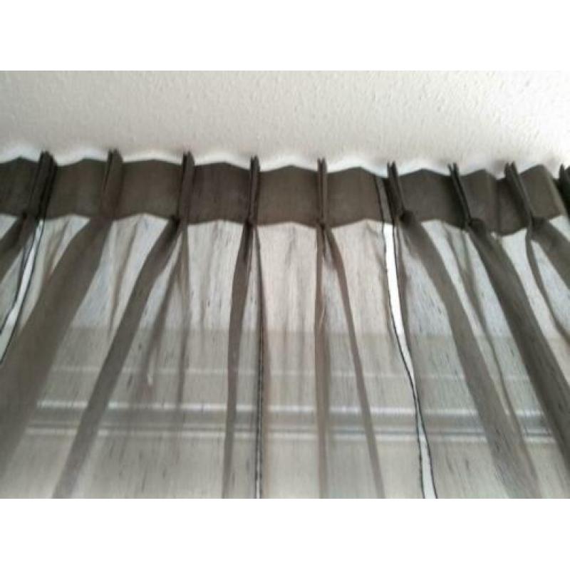 Gordijnen in de kleur taupe