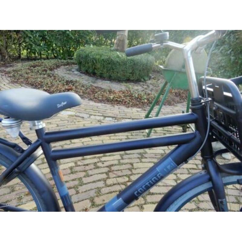 Nette 26 inch Cortina U4 met 3 versnellingen en krat voorop