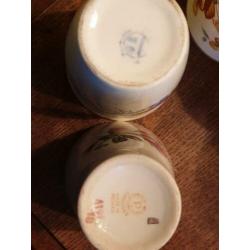 2 oude melkbekers