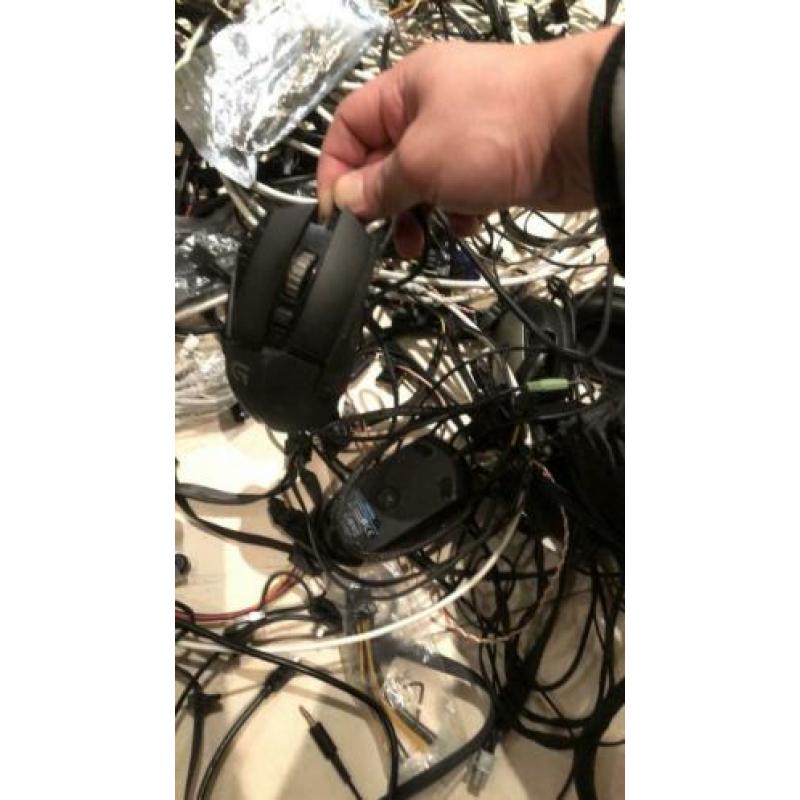 Kabel en 2 logitech mousen
