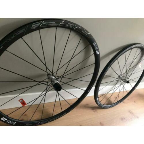 Mooie DT Swiss R32 Spline DB Disc wielset voor race/gravel