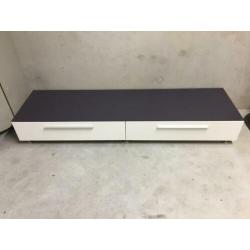 Kast MODERN wit met grijs veiligheids- glazen plaat