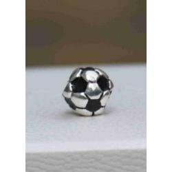 Voetbal bedel van Pandora met zwart emaille 790406