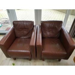Te koop 2-zits bank en 2 fauteuils .