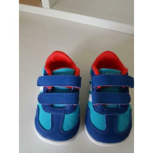 Z.g.a.n. Adidas schoentjes maatje 17