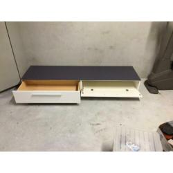 Kast MODERN wit met grijs veiligheids- glazen plaat