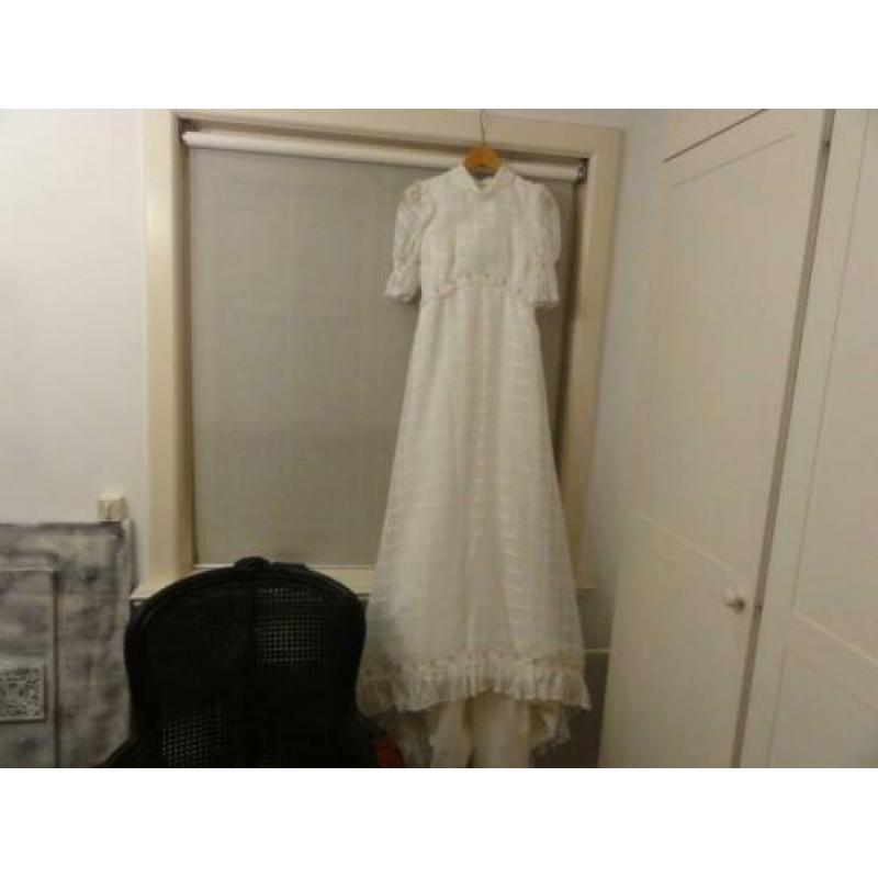 bruids jurk met hoepel rok vintage