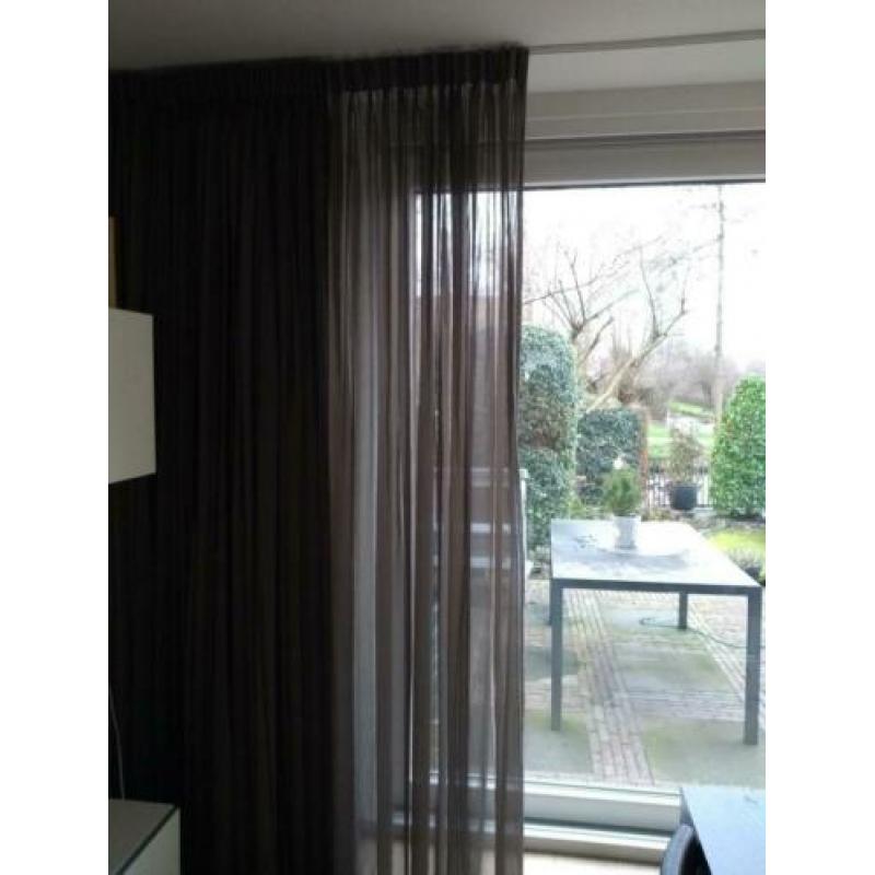 Gordijnen in de kleur taupe