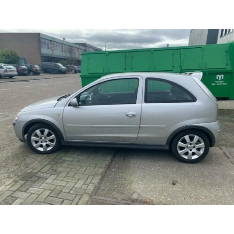 Opel Corsa 1.2-16V Silverline met 1 jaar APK