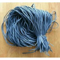 100x BLAUWE knooptouwtjes suède knutsel touw bandjes BLAUW
