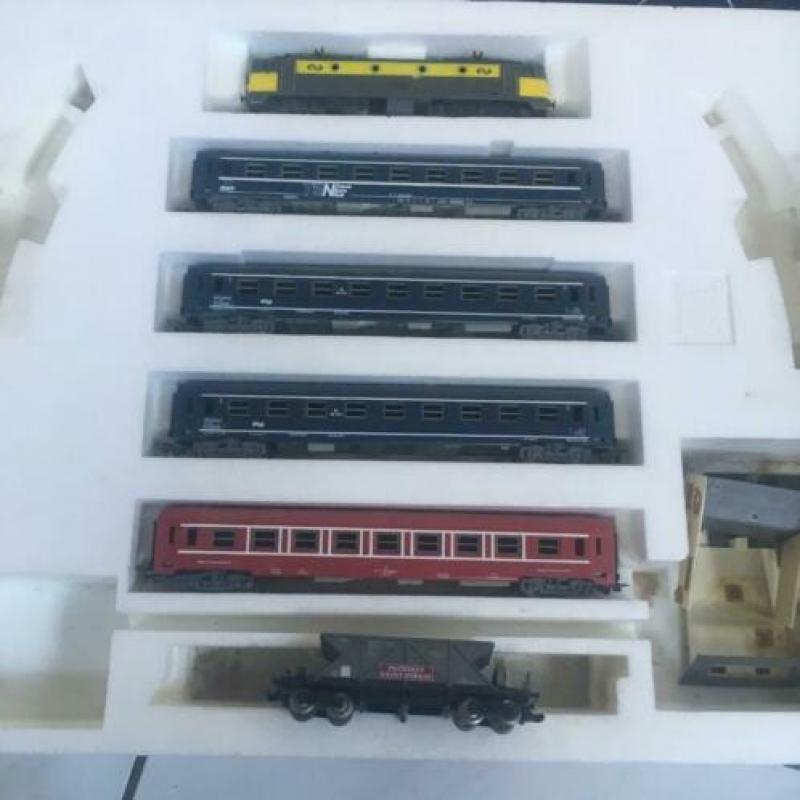 2 Jouef treinsets en extra wagon voor 45 euro