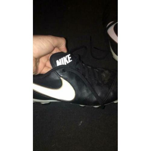 Voetbal schoenen nike maat 38