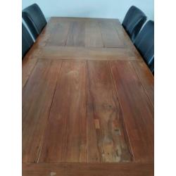 Eettafel van teakhout