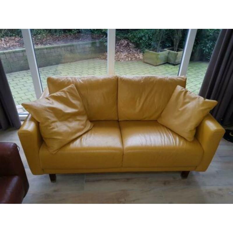 Te koop 2-zits bank en 2 fauteuils .
