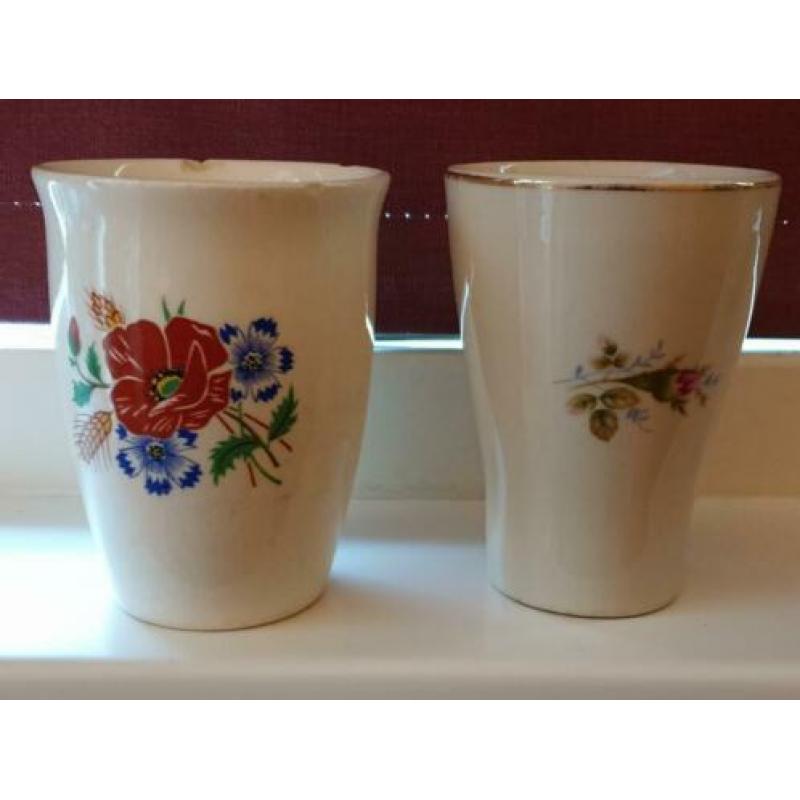 2 oude melkbekers