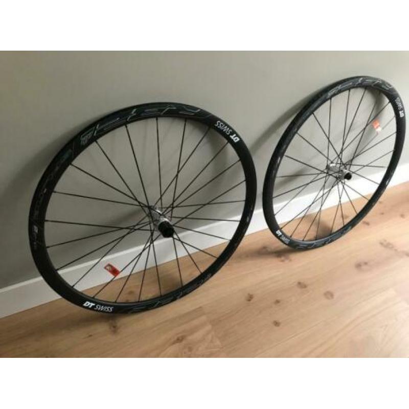 Mooie DT Swiss R32 Spline DB Disc wielset voor race/gravel