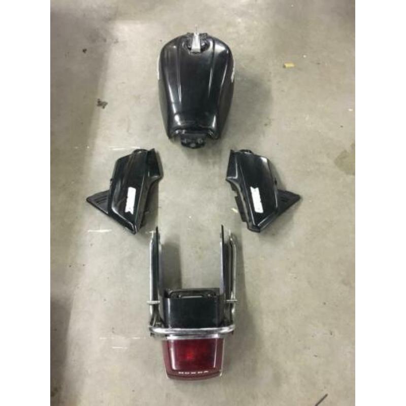 Honda cb750 KZ tank zijkappen en achterlicht