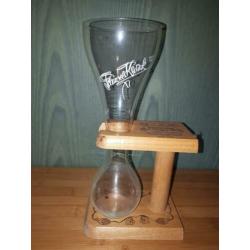oud kwak glas met houder