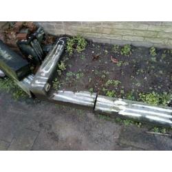 Gratis af te halen tegels voor in de tuin.