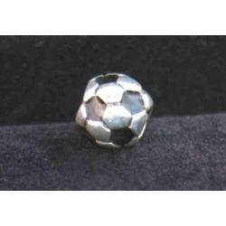 Voetbal bedel van Pandora met zwart emaille 790406