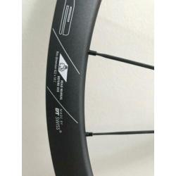 Mooie DT Swiss R32 Spline DB Disc wielset voor race/gravel