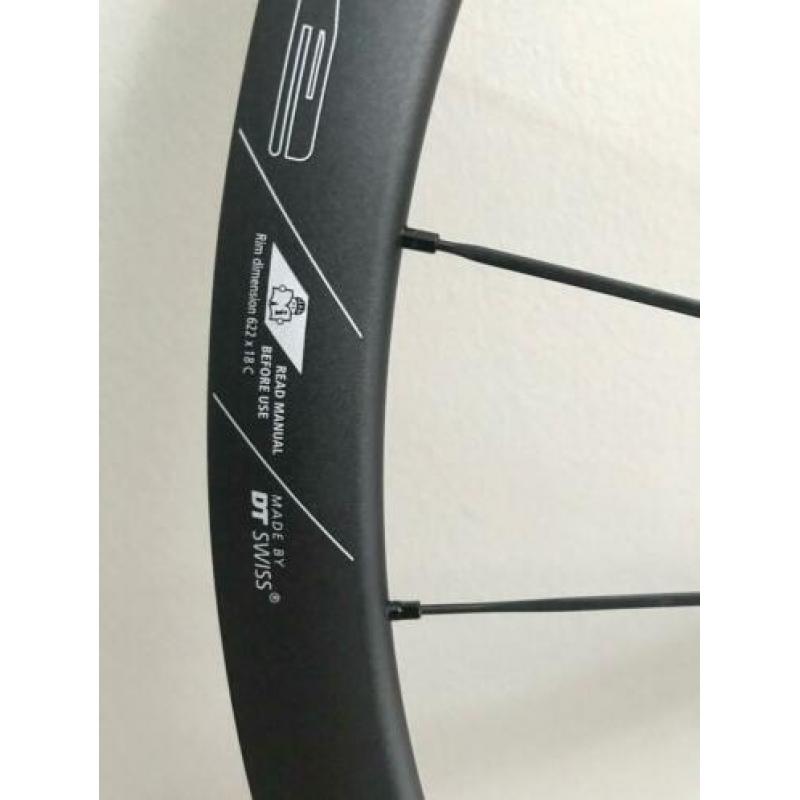 Mooie DT Swiss R32 Spline DB Disc wielset voor race/gravel