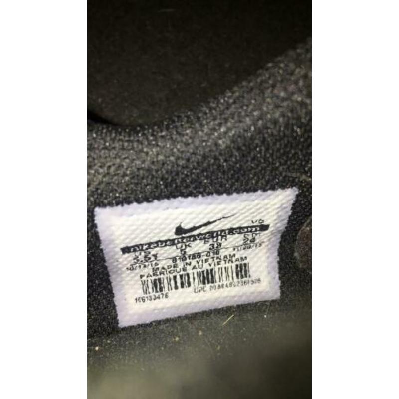 Voetbal schoenen nike maat 38