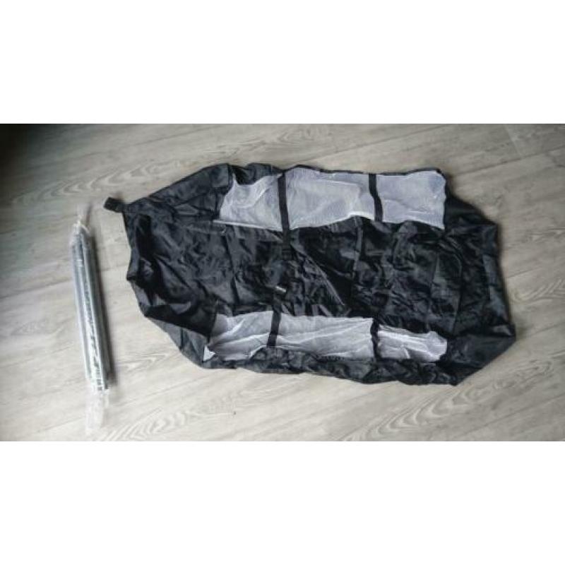 Vierkante campingbed/box