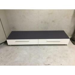 Kast MODERN wit met grijs veiligheids- glazen plaat