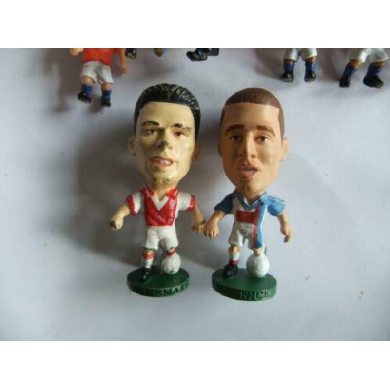 19 voetbalpoppetjes