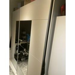 Kledingkast met spiegel 210x220 wit zelf uit elkaar halen
