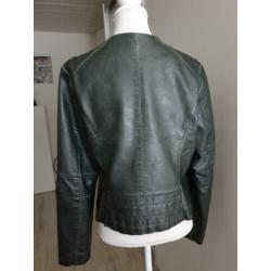 Heel stoer:leather look jasje in donker grijs. 38