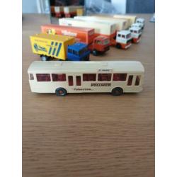T.k. vrachtwagens en bus schaal 1:87