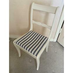 Stoel off white / gestreepte bekleding