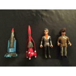 9 thunderbird poppetjes en twee raketten
