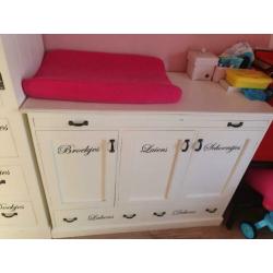 Kledingkast en commode