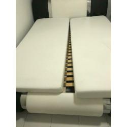 Mooi bed met kunstleer