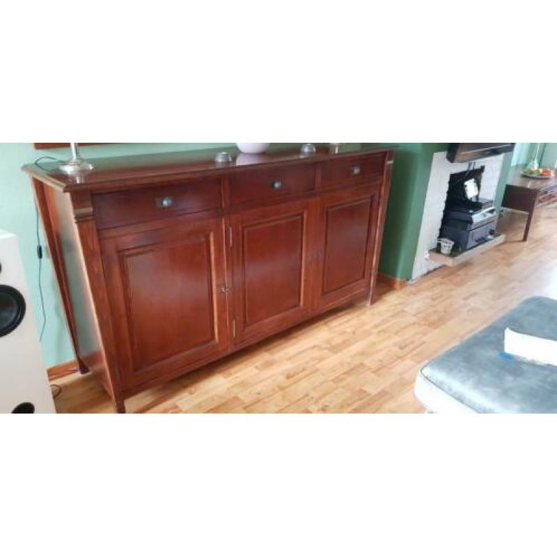 Zeer mooie kersenhouten dressoir met spiegel.