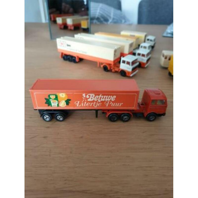 T.k. vrachtwagens en bus schaal 1:87