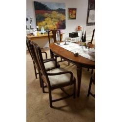 Tafel met 6 stoelen uitschuifbaar