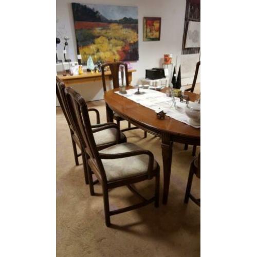Tafel met 6 stoelen uitschuifbaar