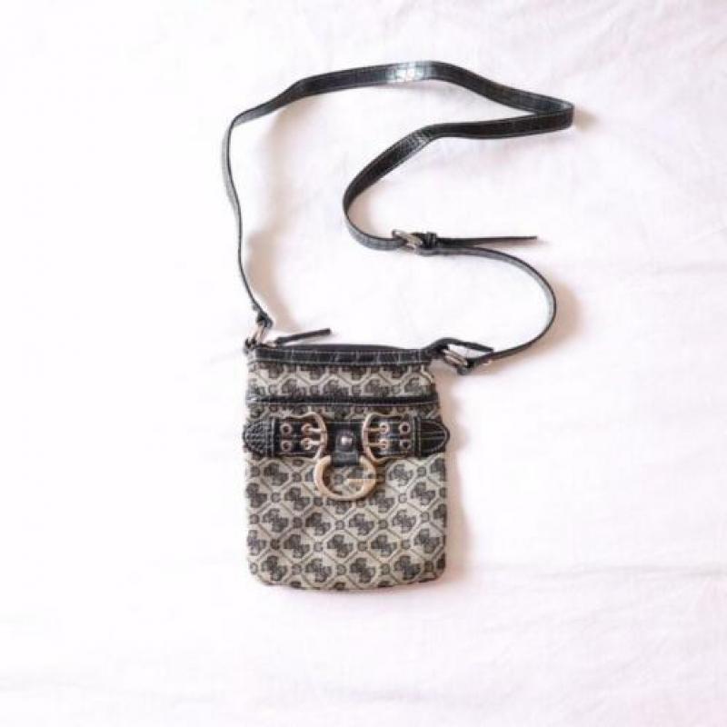 Guess tas