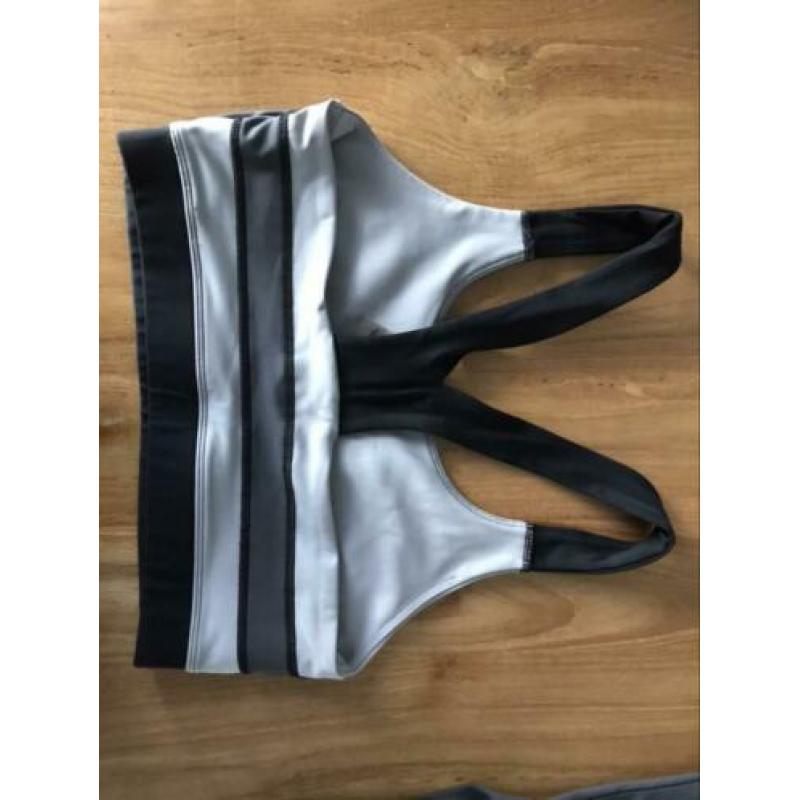 GYMSHARK set legging maat S sportbh maat M Grijs/ zwart