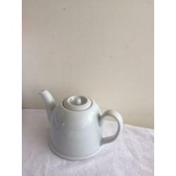 Porceleinen Theepot met r.v.s.Mantel