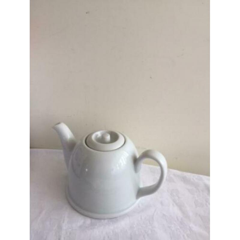 Porceleinen Theepot met r.v.s.Mantel